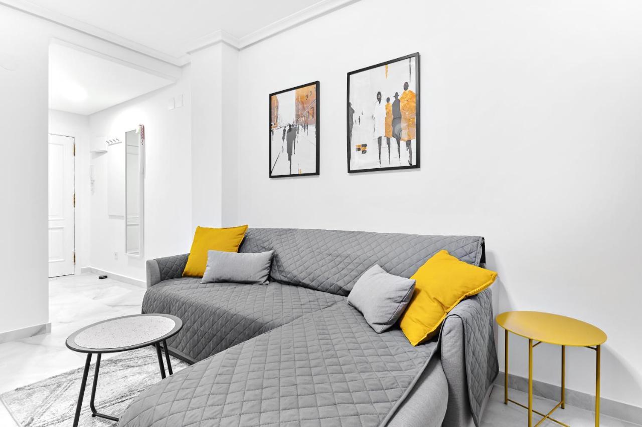 Lovely Sunny Apartment With Shared Pool And Private Parking Torrevieja Exteriör bild