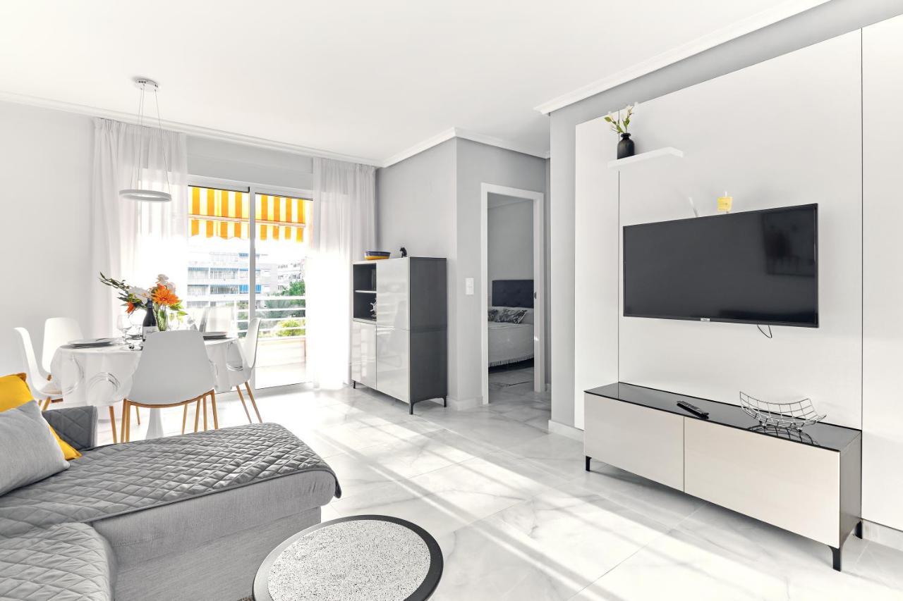 Lovely Sunny Apartment With Shared Pool And Private Parking Torrevieja Exteriör bild