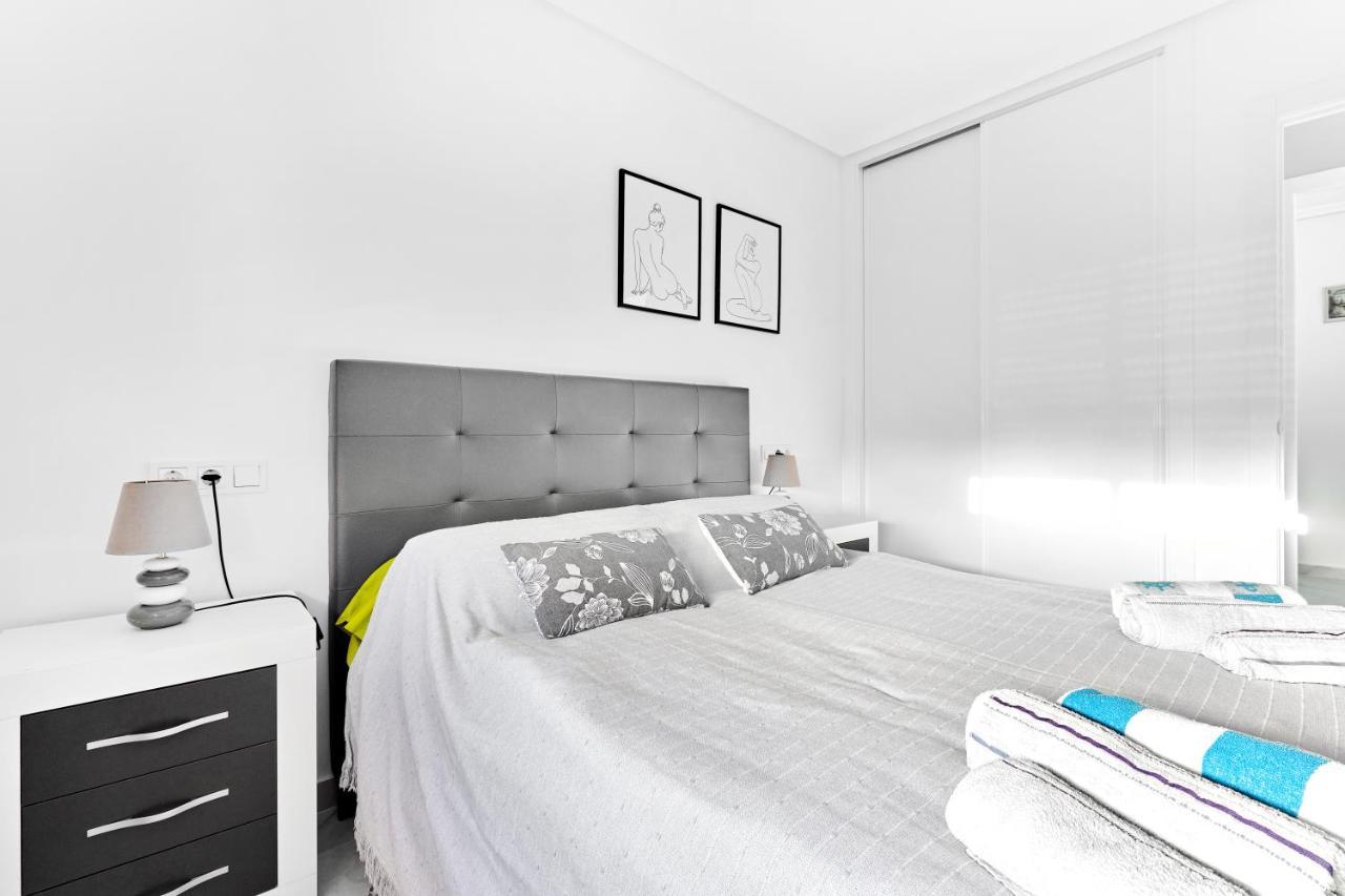 Lovely Sunny Apartment With Shared Pool And Private Parking Torrevieja Exteriör bild