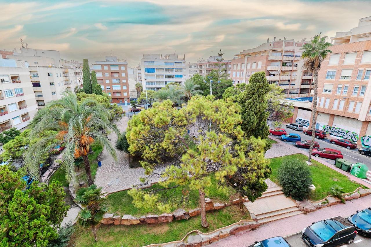 Lovely Sunny Apartment With Shared Pool And Private Parking Torrevieja Exteriör bild