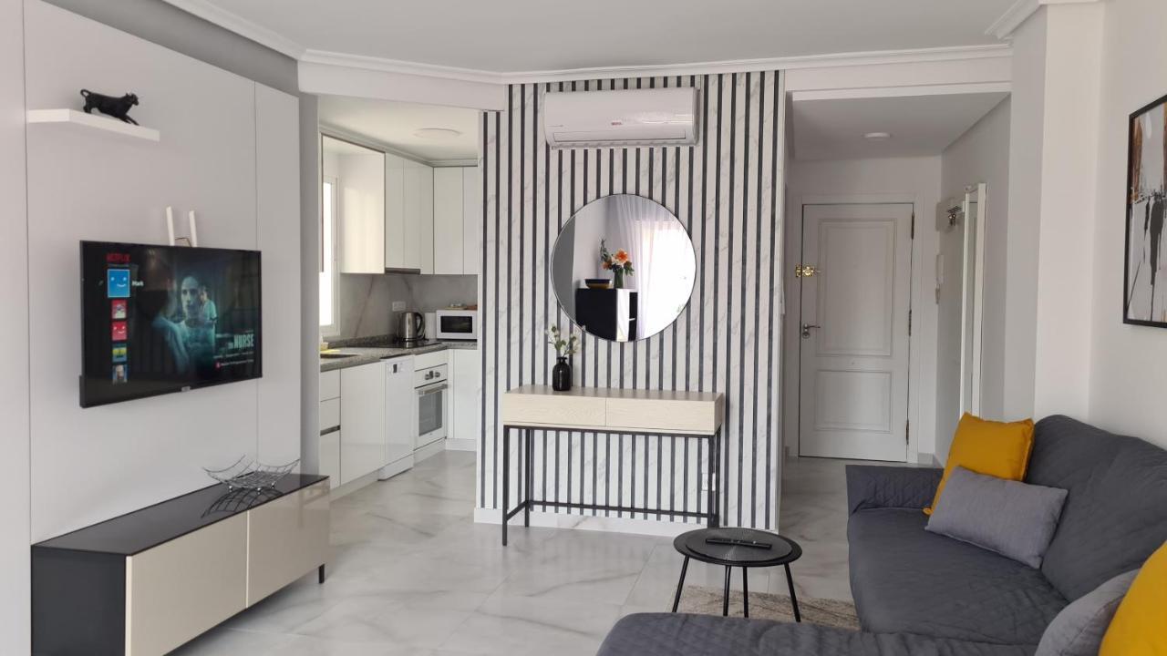 Lovely Sunny Apartment With Shared Pool And Private Parking Torrevieja Exteriör bild